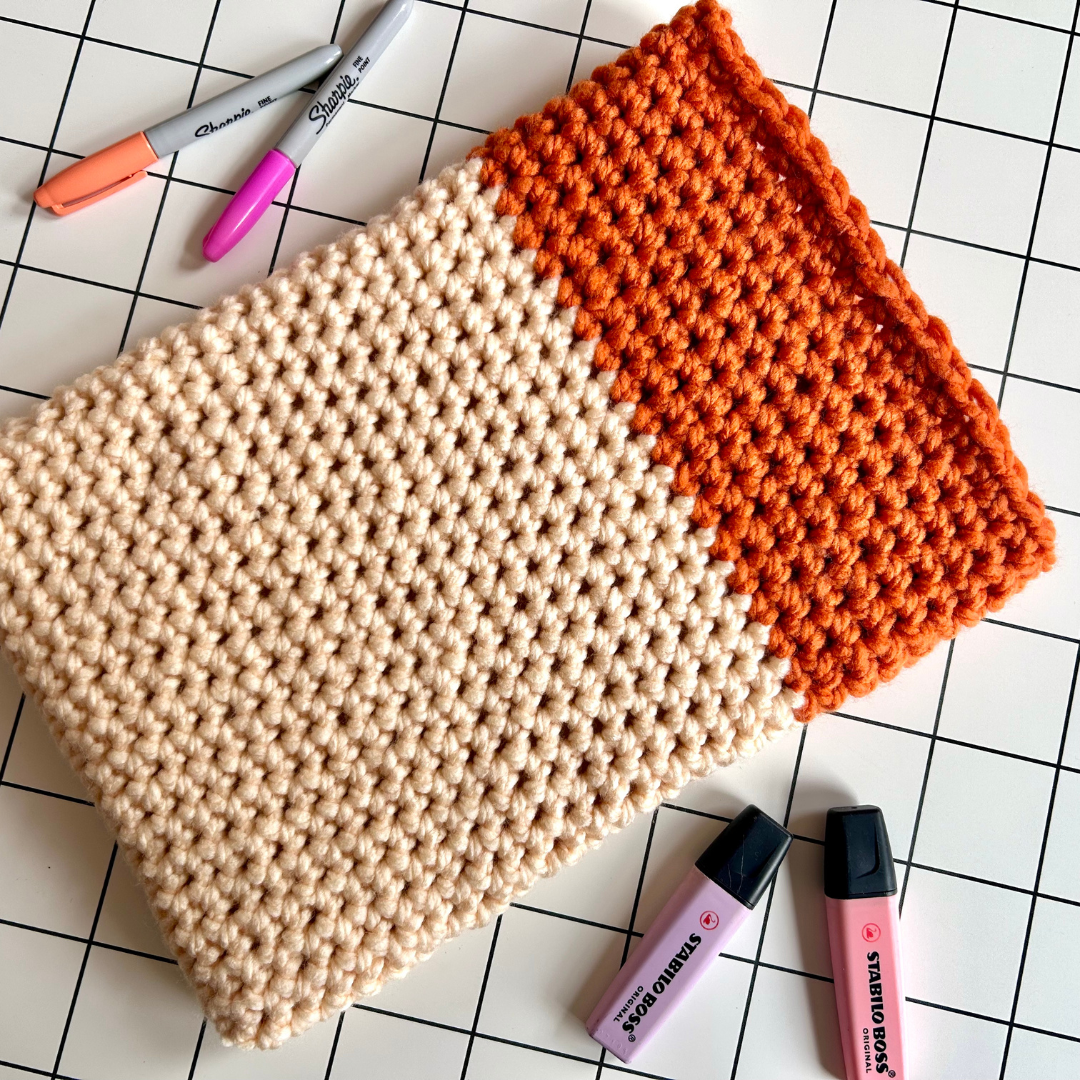 Beginner friendly crochet laptop sleeve pattern - digital crochet pattern