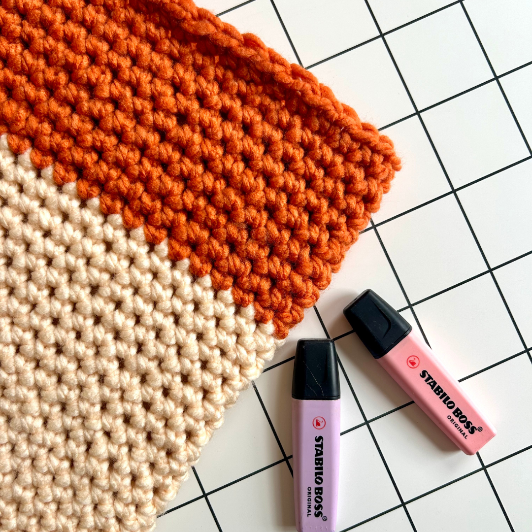 Beginner friendly crochet laptop sleeve pattern - digital crochet pattern