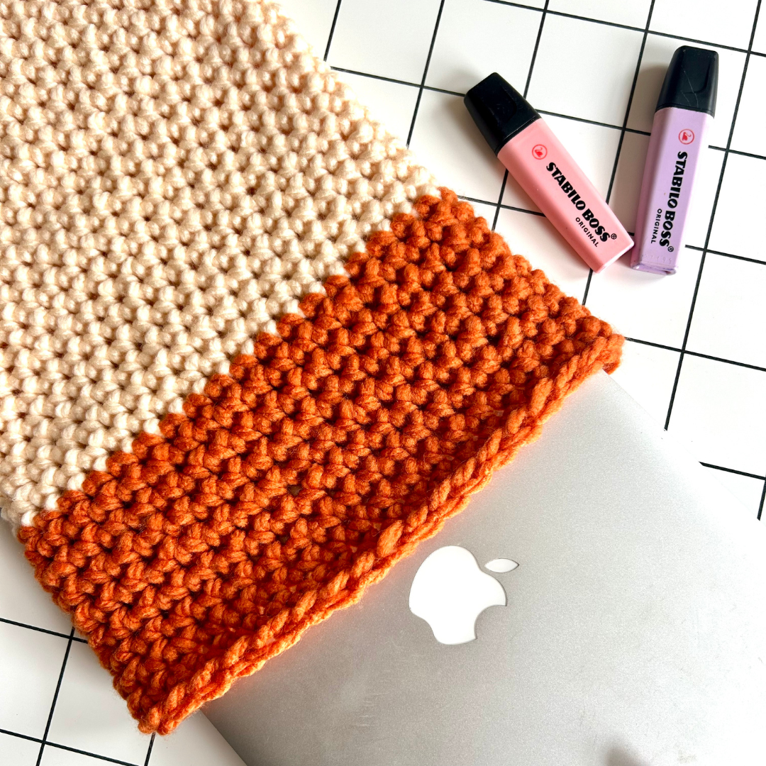 Beginner friendly crochet laptop sleeve pattern - digital crochet pattern