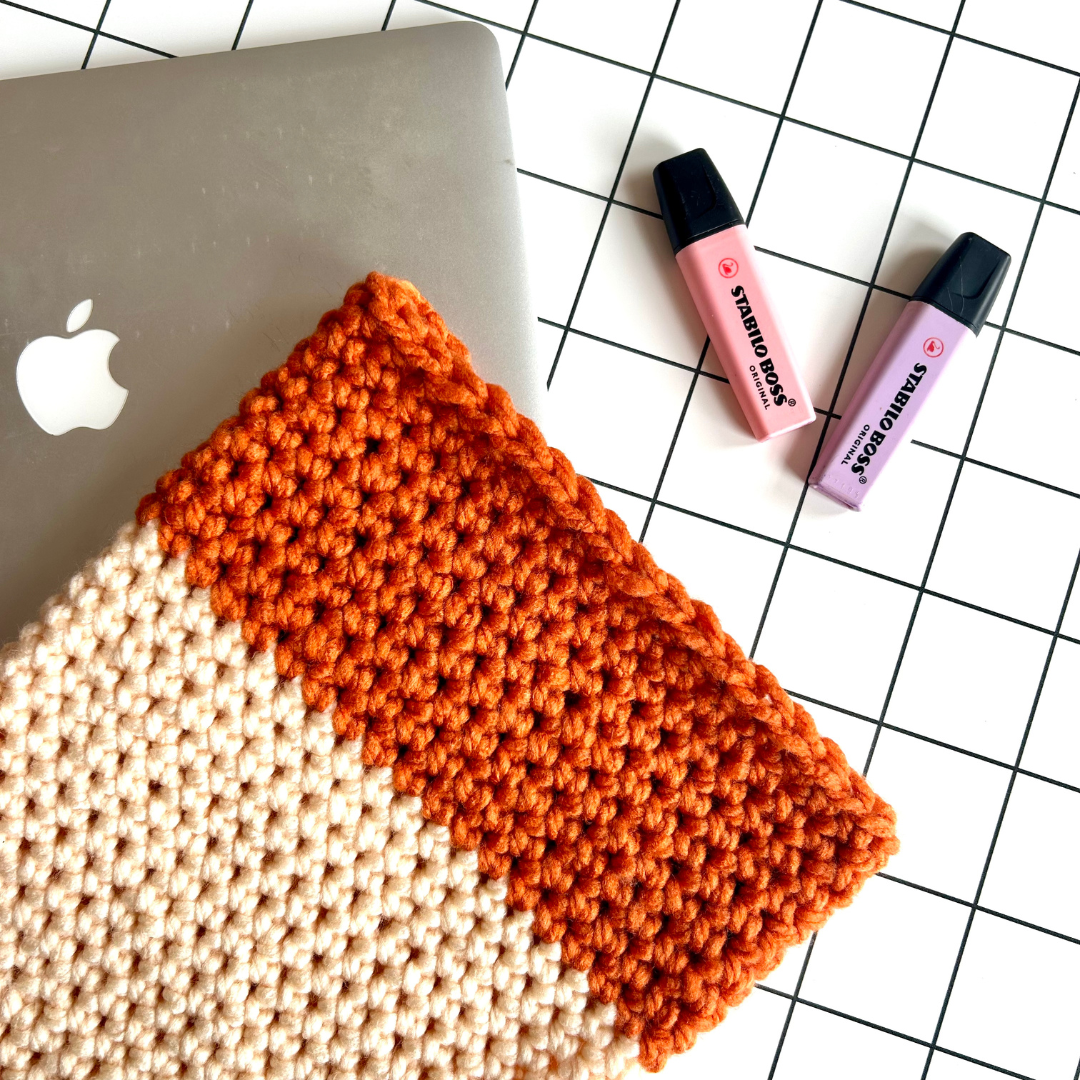 Beginner friendly crochet laptop sleeve pattern - digital crochet pattern