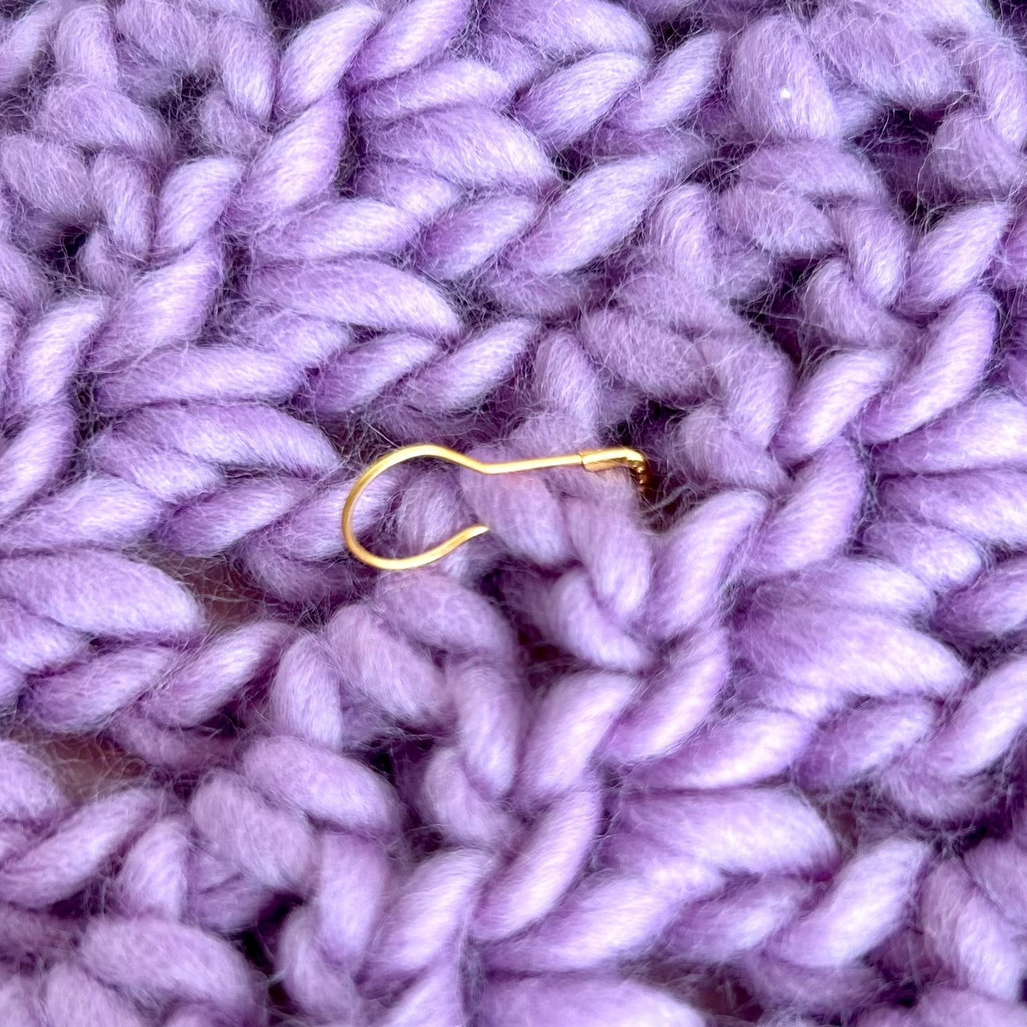 Mini knitting gift set | knitting notions | stitch markers | needle | tape measure