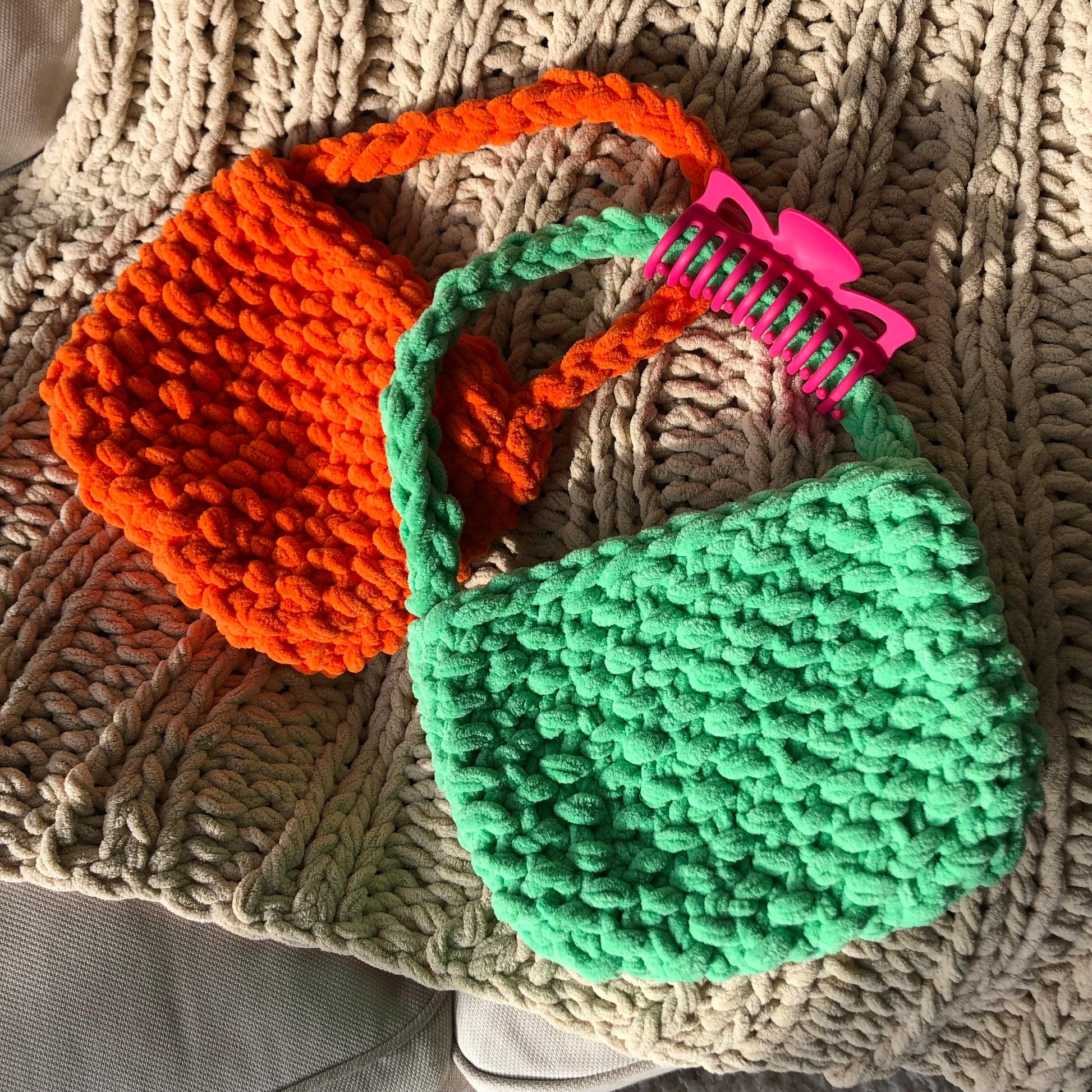 Bubble bag beginner knitting kit made from squishy chenille yarn
