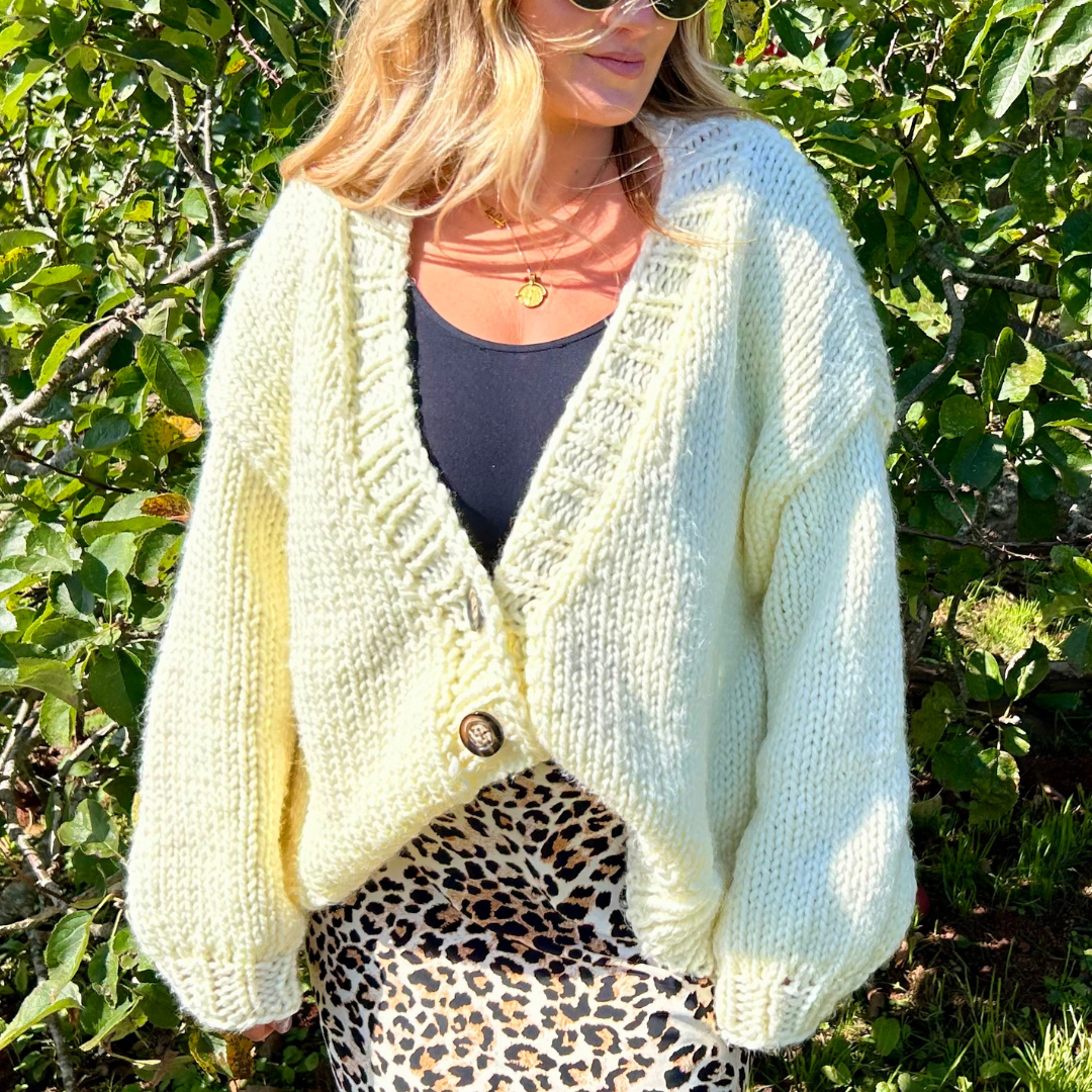 Chloe cardigan knit pattern | chunk v-neck cardigan knitting pattern | beginner friendly 