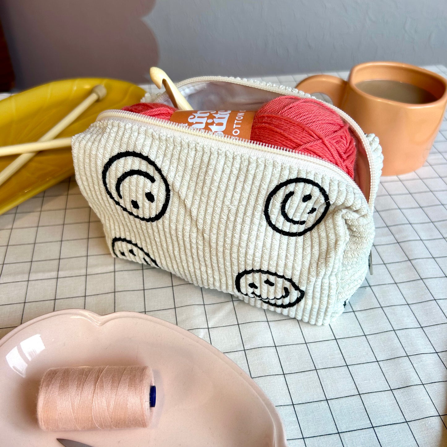 MINI PROJECT BAG - Cream Smiley Face