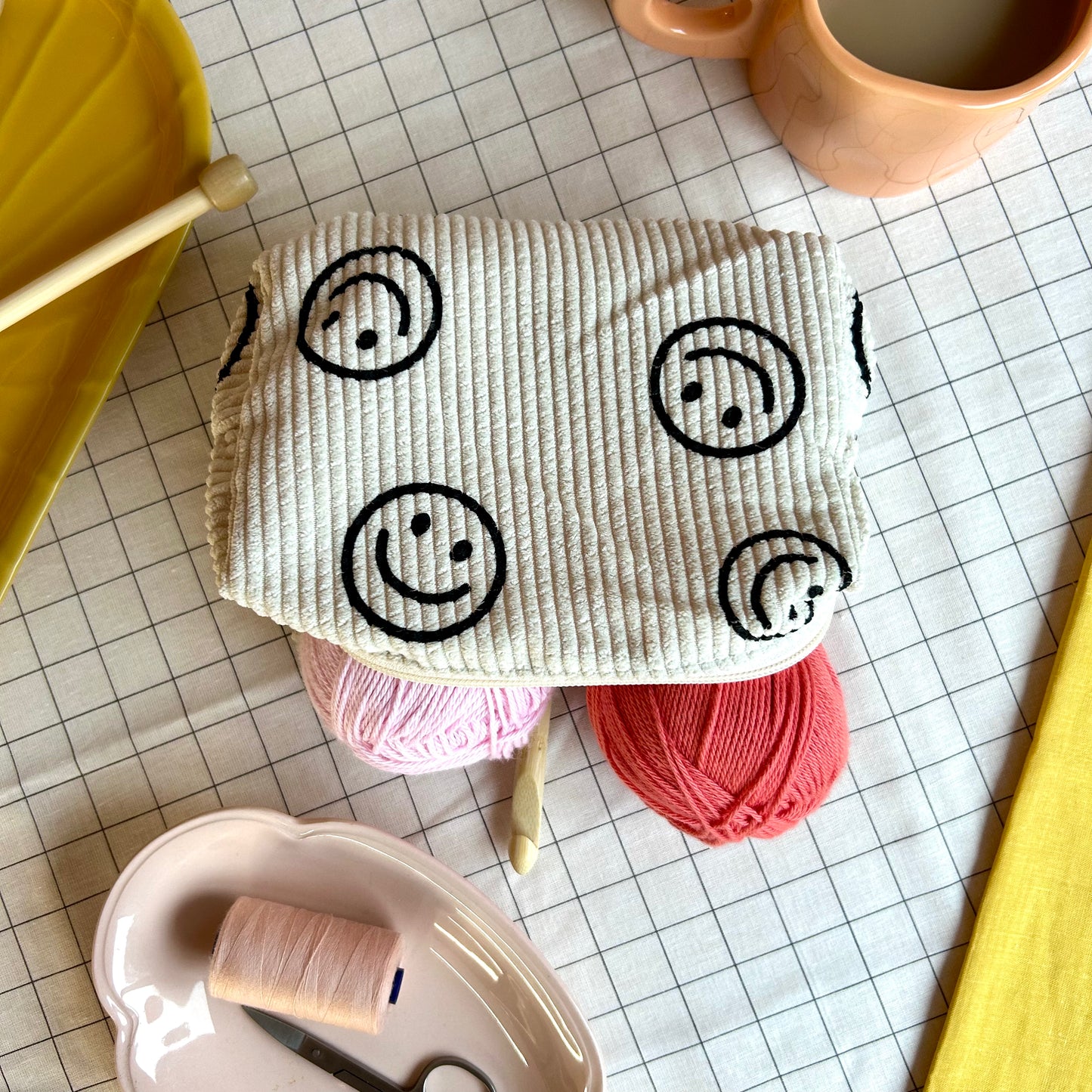 MINI PROJECT BAG - Cream Smiley Face