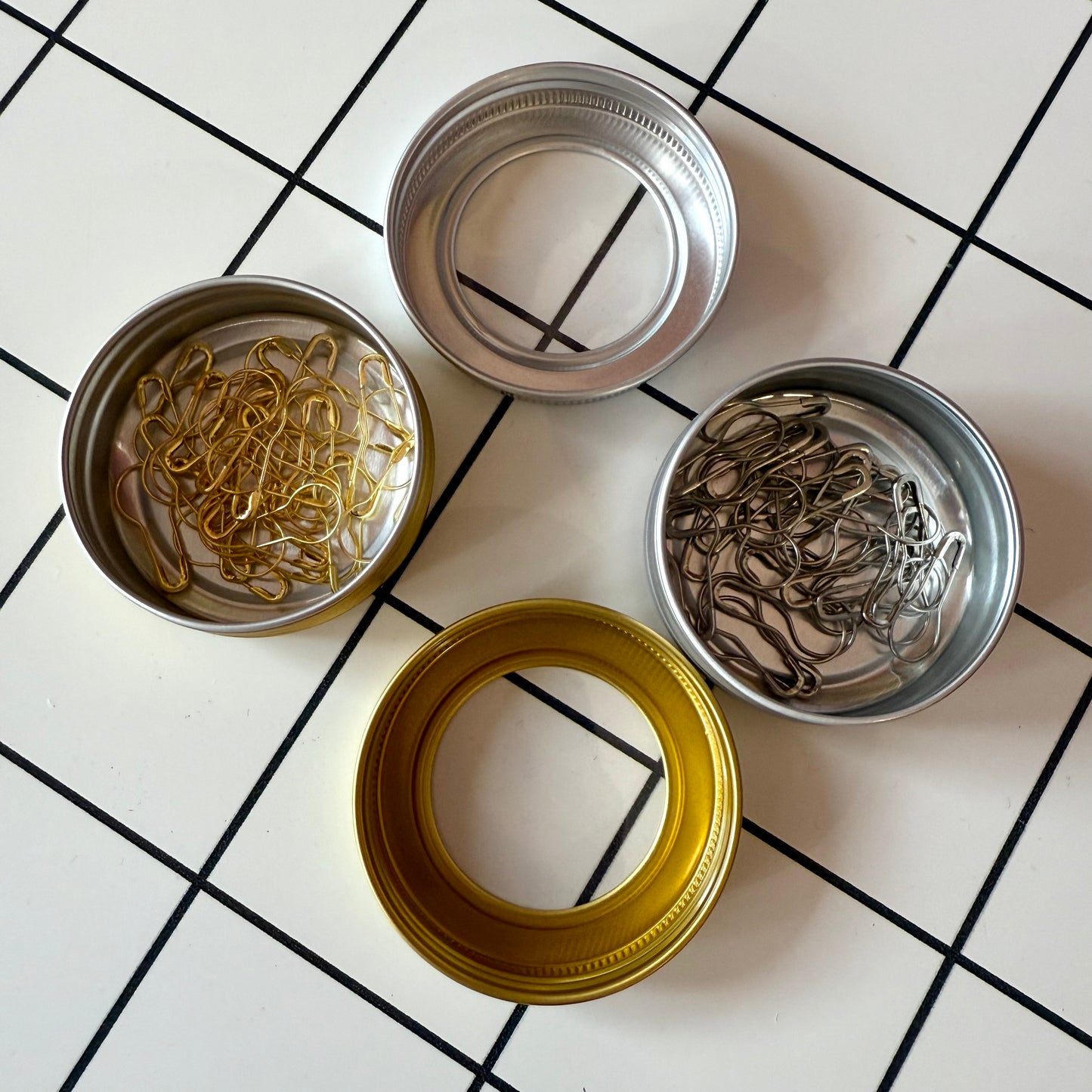 STITCH MARKER GIFT TIN - Locking Stitch markers