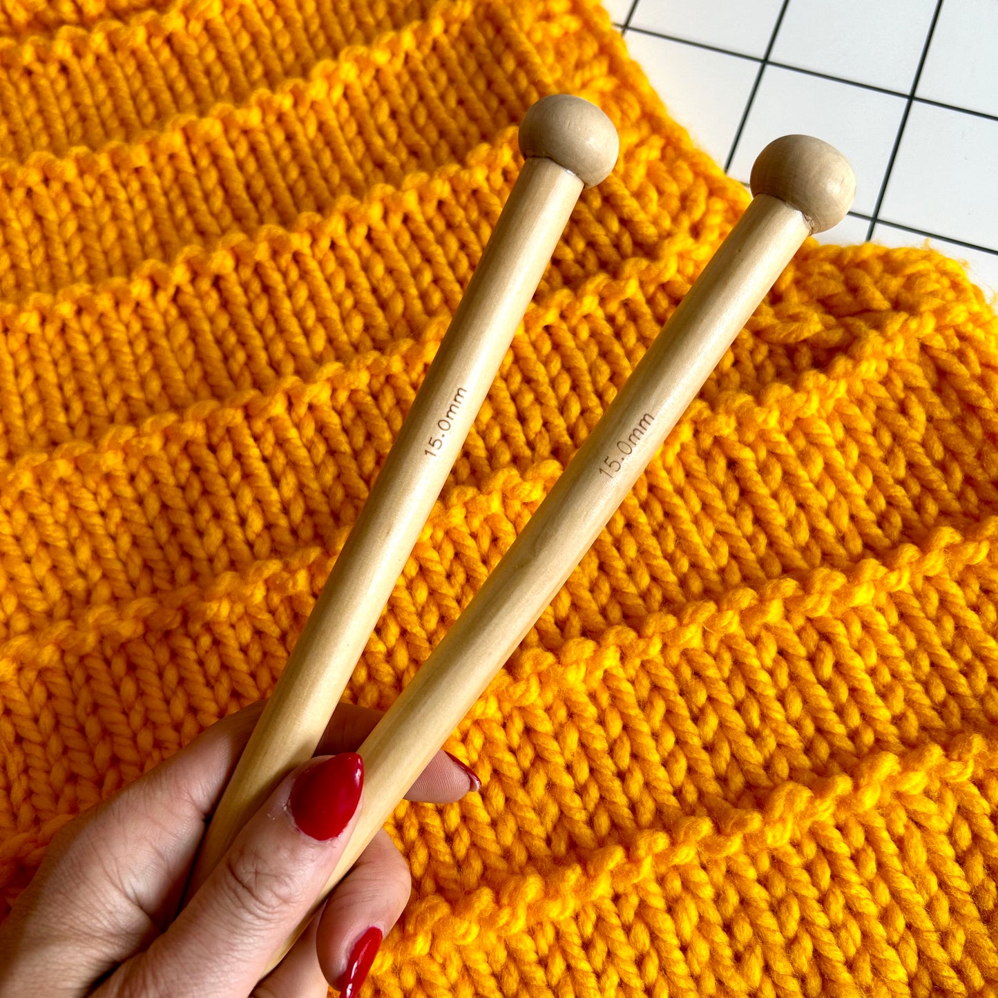 What is knitting gauge and what knitting needles size should I use?