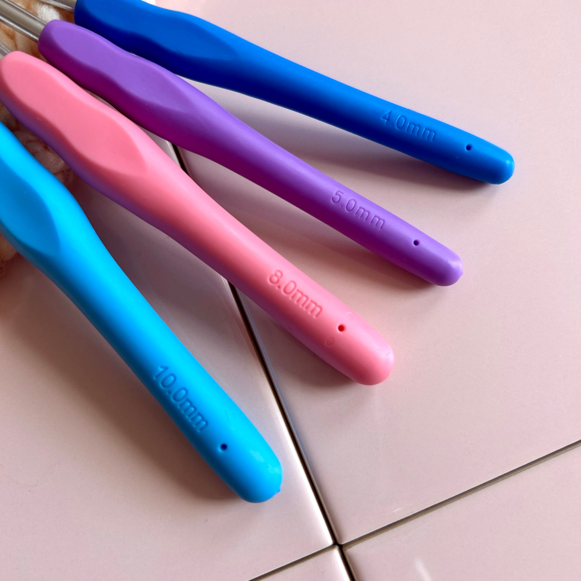 ergonomic crochet hooks | rubber handled crochet hooks | metal hook